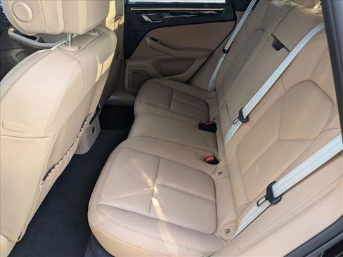 Used 2025 Porsche Macan image 20