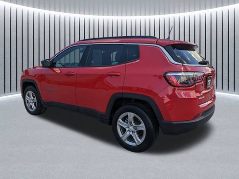 Used 2024 Jeep Compass Latitude AWD/4WD image 6