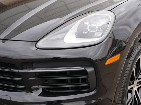 Used 2023 Porsche Cayenne AWD/4WD image 16
