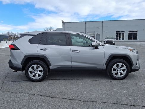 Certified 2022 Toyota RAV4 LE image 8