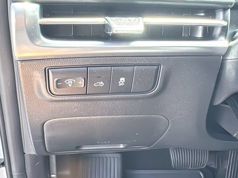 Used 2025 Hyundai Santa Cruz SE AWD/4WD image 15