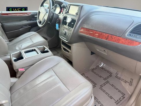 Used 2013 Chrysler Town & Country Touring w/ Trailer Tow Group image 15