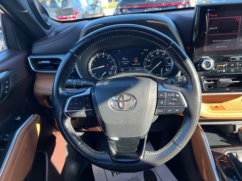 Used 2021 Toyota Highlander Platinum image 20