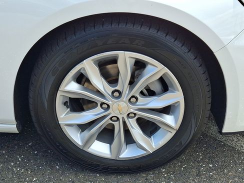 Used 2023 Chevrolet Malibu LT FWD image 9