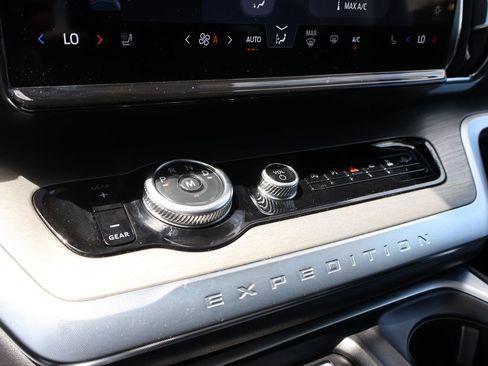 Certified 2025 Ford Expedition Platinum AWD/4WD image 41