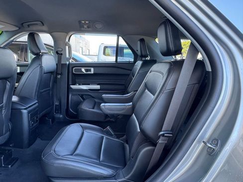 Used 2022 Ford Explorer XLT w/ Equipment Group 202A image 24