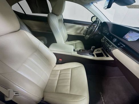 Used 2016 Lexus ES 350 w/ Luxury Package w/Wood Trim FWD image 26
