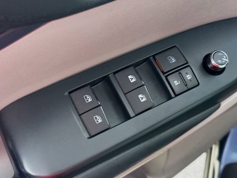 Certified 2018 Toyota Highlander XLE FWD image 19