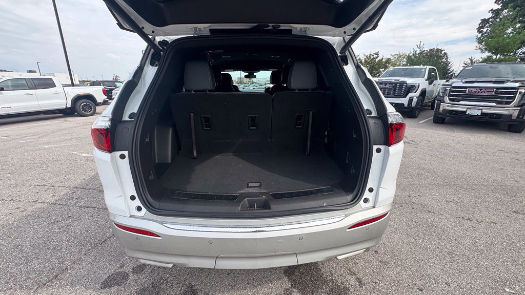 Used 2023 Buick Enclave Essence FWD image 4