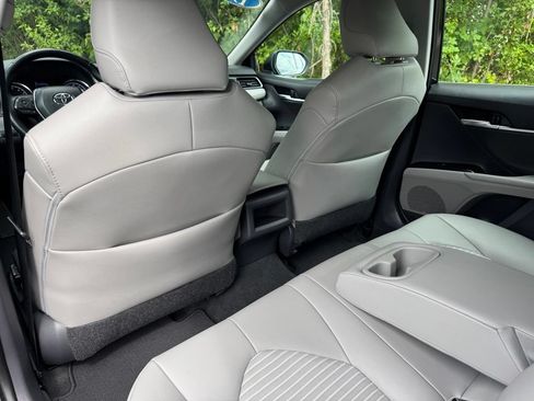 Used 2019 Toyota Camry SE w/ Carpet Mat Package FWD image 15