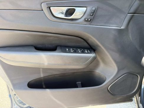 Used 2021 Volvo XC60 T5 Momentum w/ Premium Package FWD image 15