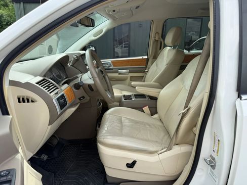 Used 2010 Chrysler Town & Country Limited w/ Entertainment Group #3 FWD image 2