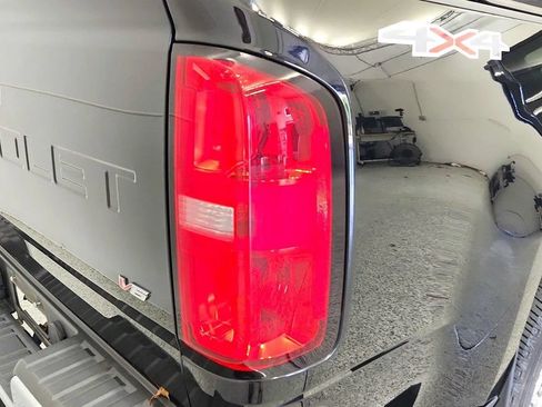 Used 2021 Chevrolet Colorado LT w/ Chrome Appearance Package AWD/4WD image 31