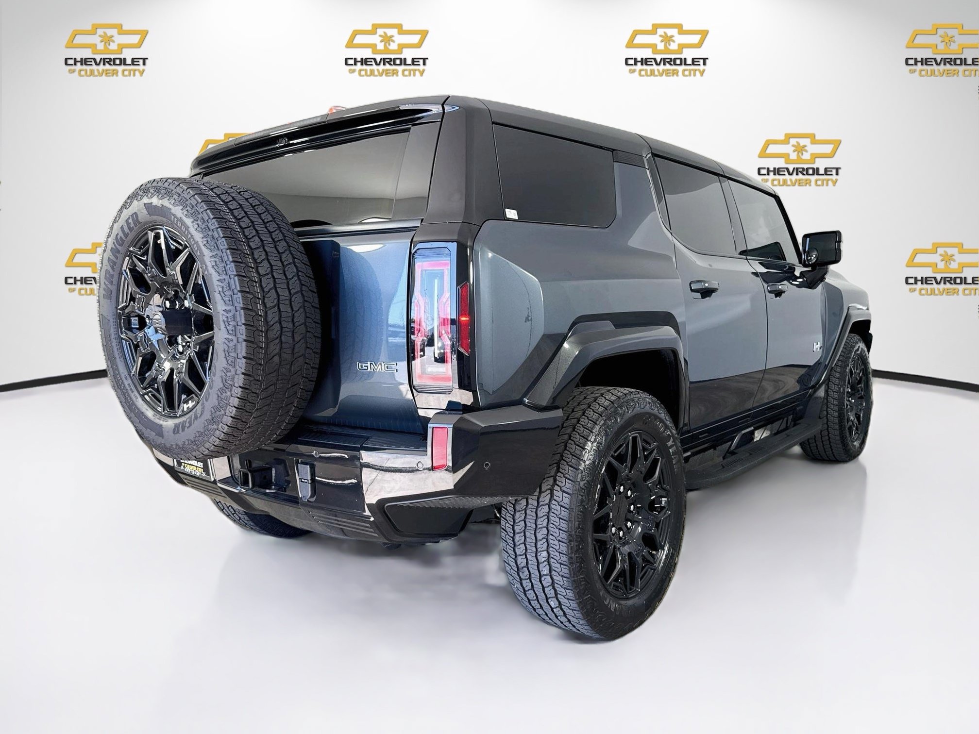 Used 2025 GMC Hummer EV 2X AWD/4WD image 8