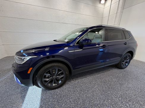 Certified 2023 Volkswagen Tiguan SE FWD image 2