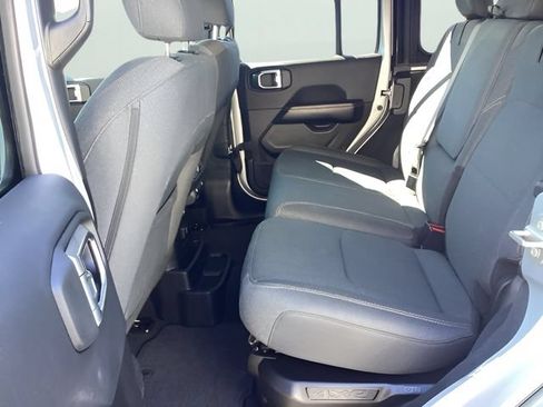 Used 2024 Jeep Wrangler Unlimited Sahara AWD/4WD image 16