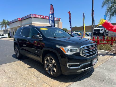 Used 2017 GMC Acadia SLT FWD image 2