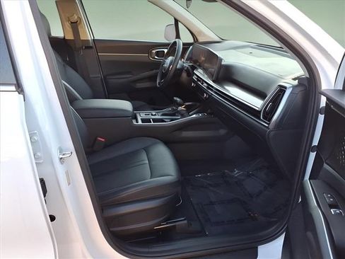 Used 2025 Kia Sorento S image 16