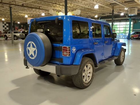 Used 2015 Jeep Wrangler Unlimited Sahara w/ Connectivity Group AWD/4WD image 8