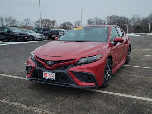 Used 2023 Toyota Camry SE w/ Cold Weather Package image 2