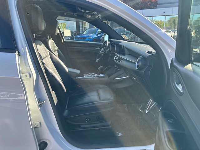 Used 2022 Alfa Romeo Stelvio Ti AWD/4WD image 42