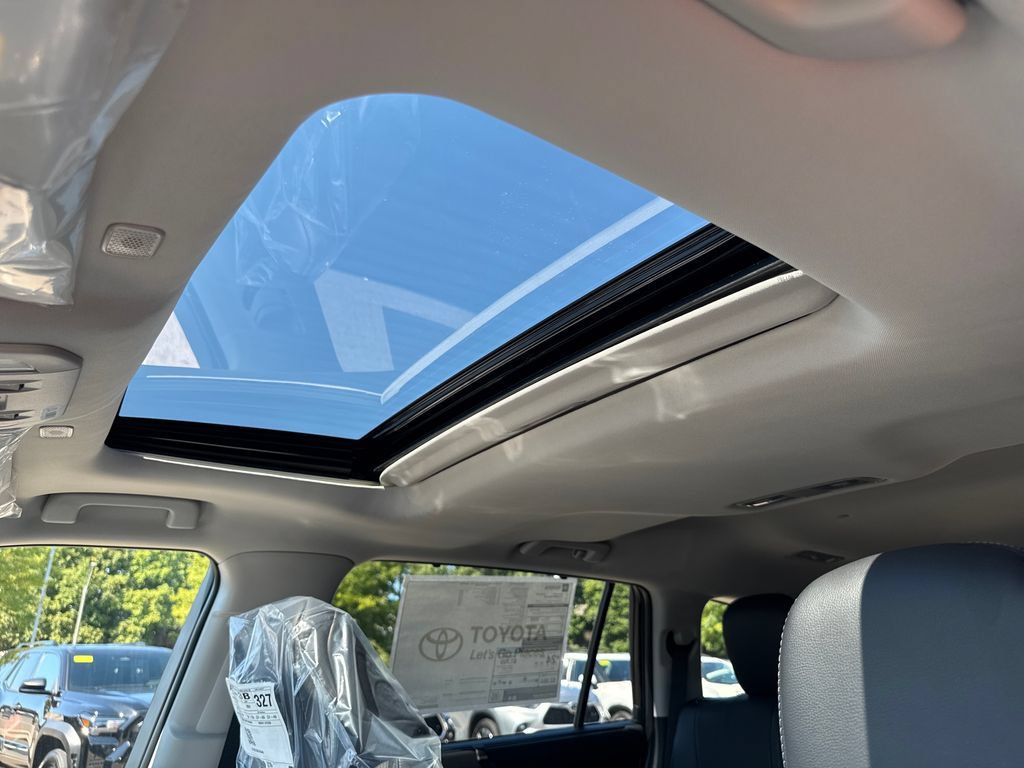 New 2026 Toyota Highlander Limited AWD/4WD image 15