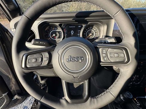 Used 2025 Jeep Gladiator Willys image 17