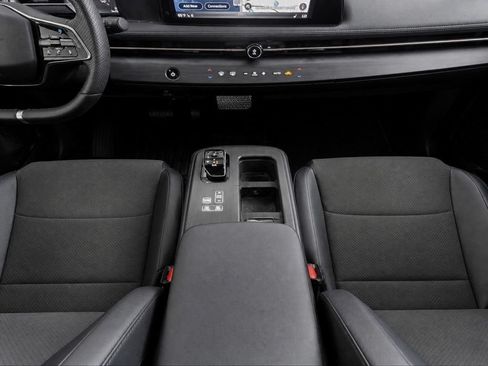 Used 2024 Nissan Ariya AWD image 28