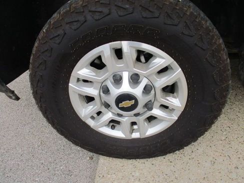 Used 2024 Chevrolet Silverado 2500 LT w/ Convenience Package image 24