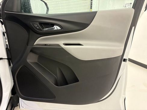 Used 2022 Chevrolet Equinox LS AWD/4WD image 32