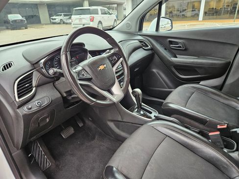 Used 2018 Chevrolet Trax LT w/ LT Convenience Package image 11