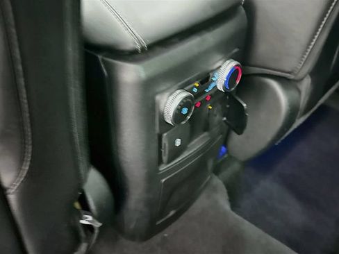Used 2022 Ford Explorer Limited w/ Equipment Group 301A AWD/4WD image 27