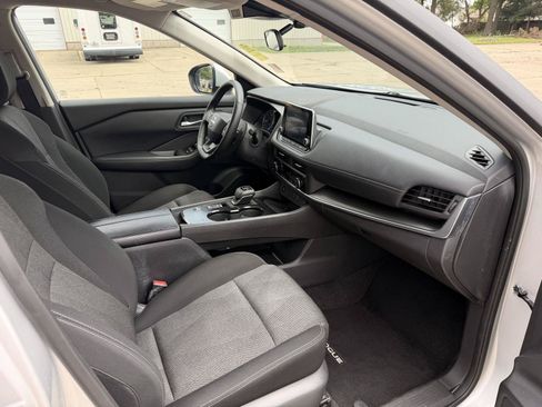 Used 2025 Nissan Rogue SV FWD image 28