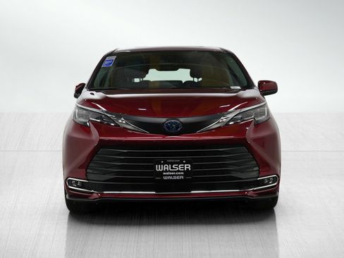 Used 2021 Toyota Sienna XLE image 8