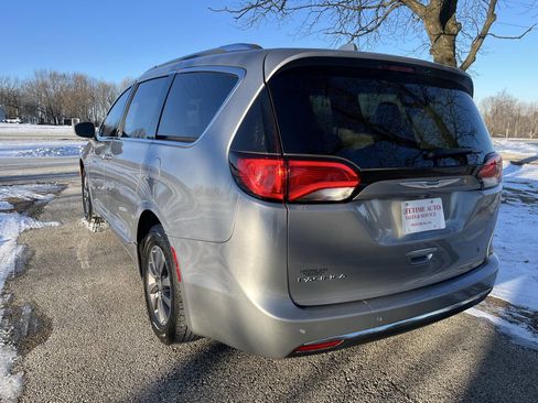 Used 2020 Chrysler Pacifica Touring-L Plus image 3