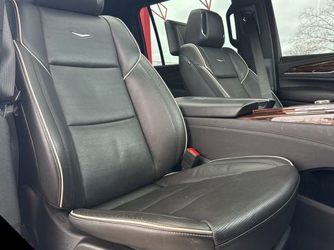 Used 2021 Cadillac Escalade ESV Premium Luxury w/ Driver Assist Tech Package image 39