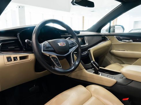 Used 2017 Cadillac XT5 Luxury w/ Driver Awareness Package image 7