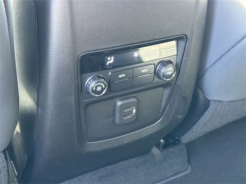 Used 2023 Buick Enclave Essence image 20