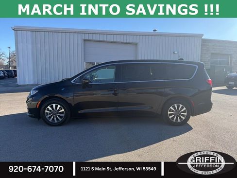 Used 2024 Chrysler Pacifica Select image 15