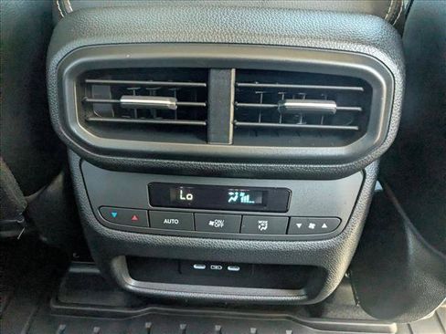 Used 2025 Honda Pilot Touring image 16