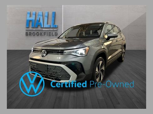 Certified 2025 Volkswagen Taos SE image 1