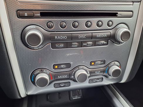Used 2020 Nissan Pathfinder SL AWD/4WD image 8
