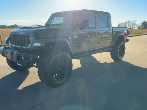 New 2025 Jeep Gladiator Sport image 3