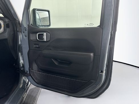 Used 2025 Jeep Wrangler Unlimited Sahara AWD/4WD image 29