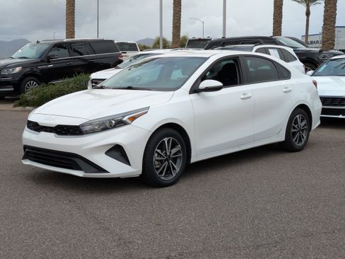 Used 2023 Kia Forte LXS w/ LXS Technology Package image 7