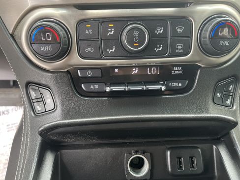Used 2020 GMC Yukon XL Denali AWD/4WD image 17