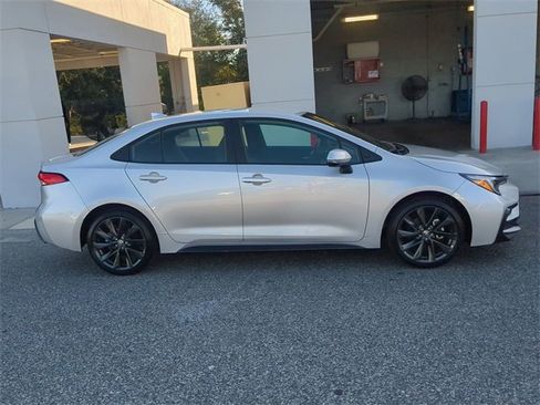 Certified 2023 Toyota Corolla SE image 3