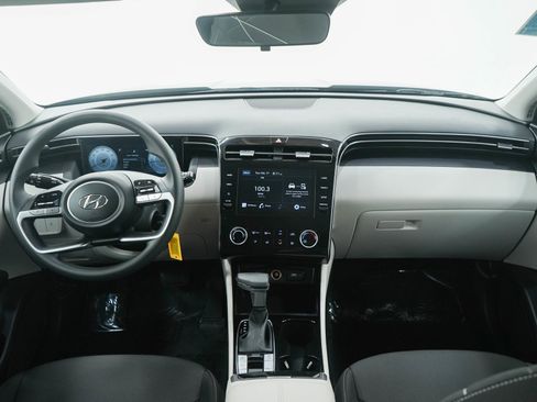 Certified 2024 Hyundai Tucson SE image 13