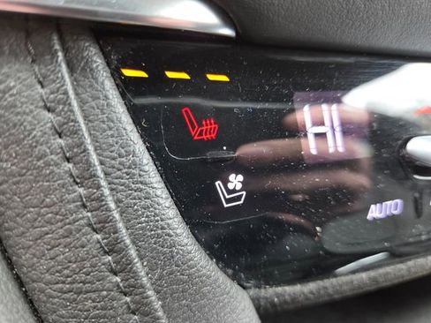 Used 2017 Cadillac XT5 Platinum w/ Driver Assist Package image 14