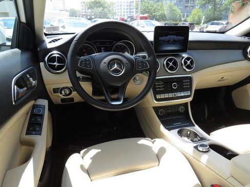 Certified 2020 Mercedes-Benz GLA 250 4MATIC image 10